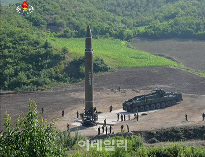 [김관용의 軍界一學]ICBM 완성했다는 北, 아직 미완이라는 南