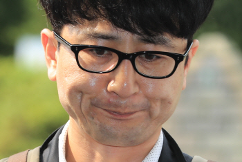 與 "이준서 영장 청구…국민의당 주장과 상반"