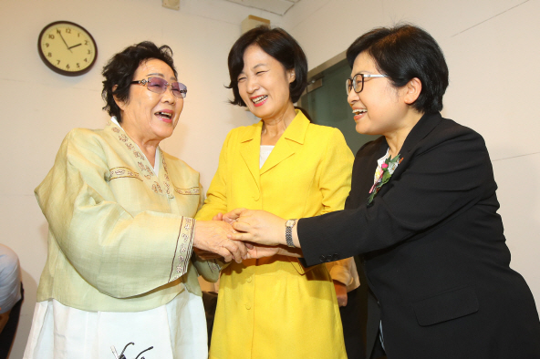 추미애 “위안부 합의 인간의 존엄성 짓밟아, 자연법적 정의에 어긋나”