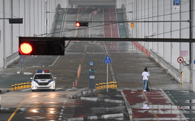 [포토] 물 차오른 한강 잠수교