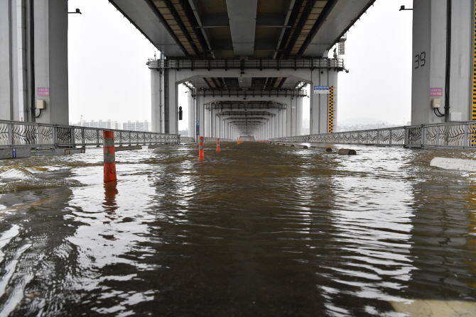 [포토] 서울 잠수교 전면통제