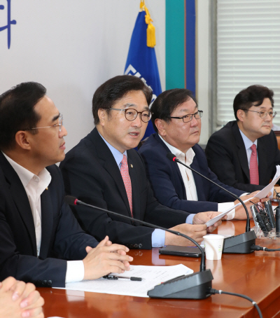 우원식 "청와대에 송영무·조대엽 임명 연기 요청"