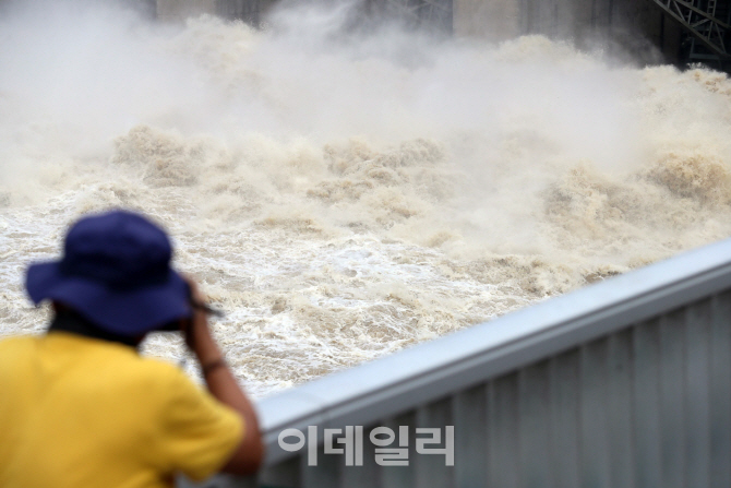 [포토]'수문 연 팔당댐'