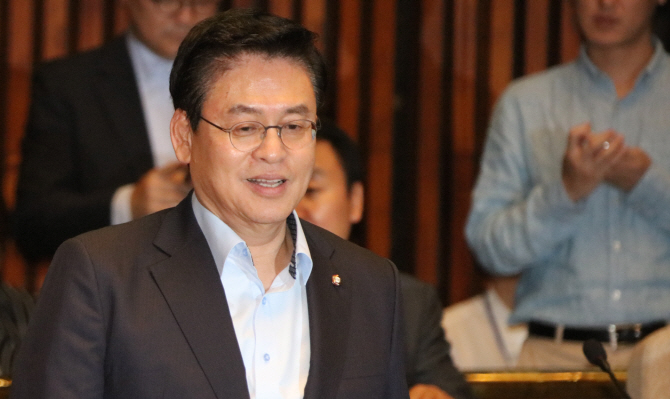 정우택 "송영무·조대엽, 선택적 임명 안된다는게 당론"
