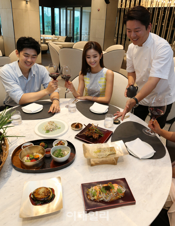 [포토]강레오가 선보이는 한식 요리