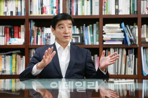 [지자체장에게 듣는다]이해식 강동구청장 "자치입법권 보장해야 진짜 지방분권"