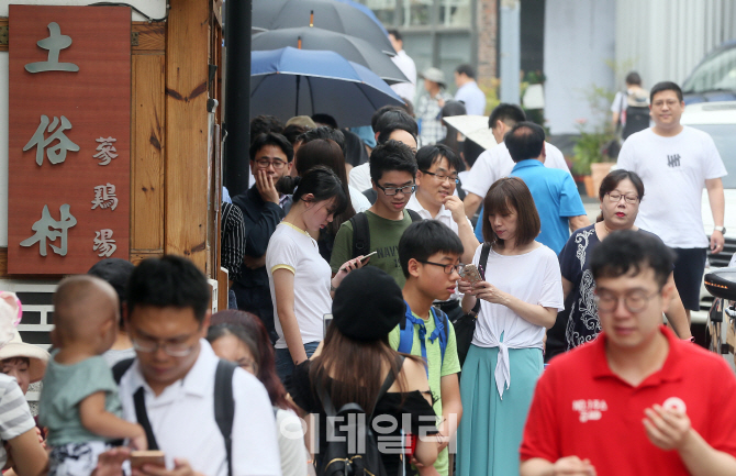 [포토]'삼계탕으로 이겨내는 삼복더위'