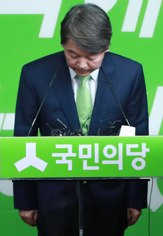 안철수 "책임 통감..모든 것 내려놓고 반성·성찰 하겠다"(상보)