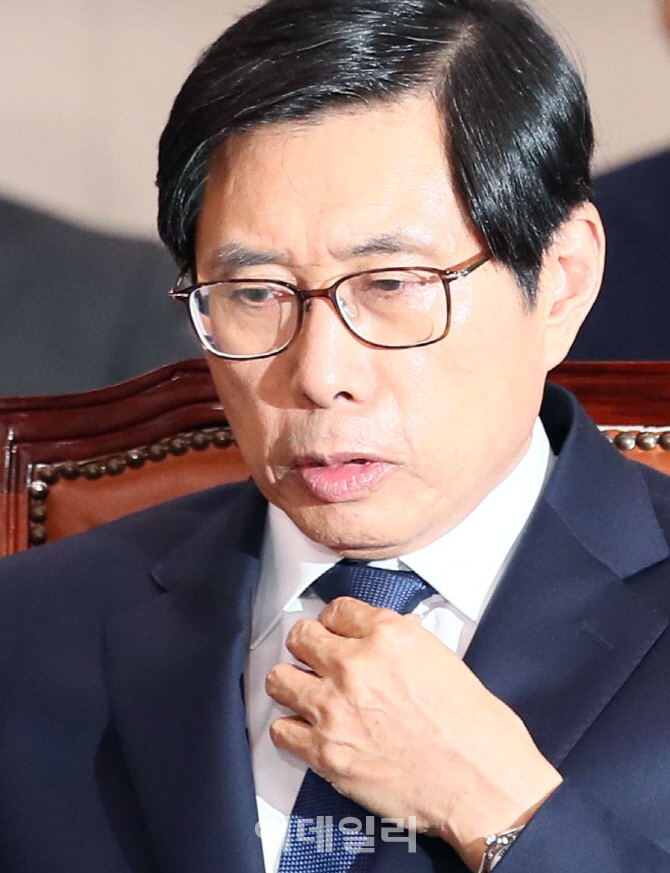 [포토]박상기 법무부 장관 후보자, '긴장되네'