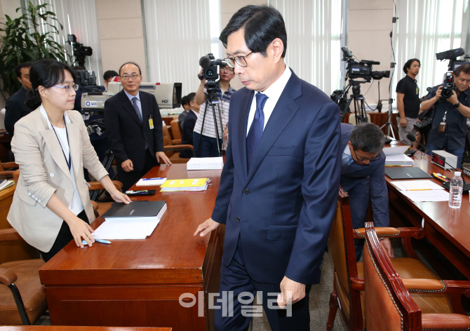 [포토]청문회장 나가는 박상기 후보자