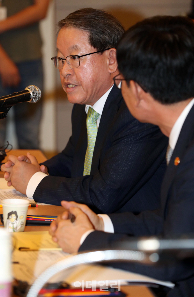 [포토]발언하는 강호갑 회장