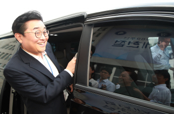 전병헌 정무수석 "靑은 이제 할 만큼 했다…국회 협조 부탁"