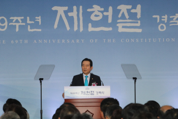 제헌철, 다시 공휴일돼야..국민 10명 중 8명 찬성