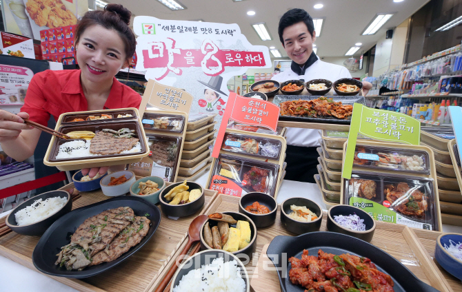 [포토]'세븐일레븐에서 맛을 8로우 하세요'