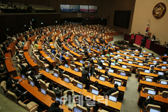 국회, 25일 만에 법안 처리…추경·정부조직법은 상정 못해(종합)