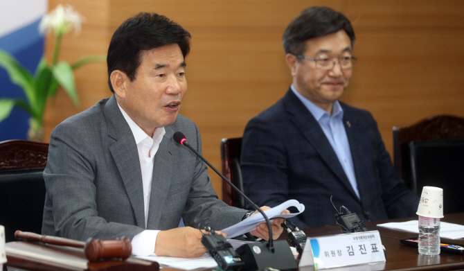 [문재인정부 5년]국세·지방세 비율 ‘8대2’→‘6대4’…고향기부제 도입