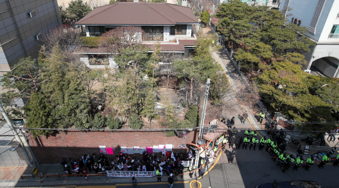 최순실母, 朴 삼성동 자택 매입 당시 매수자 명의 '박근옥' 고집 의문