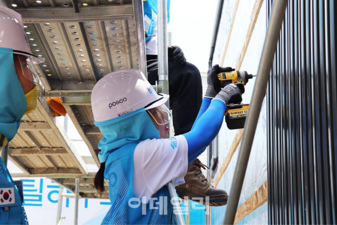 포스코, 화재피해 및 저소득 가정에 스틸하우스 5채 기부