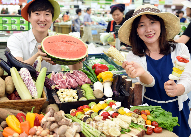 [포토] ㈜농협유통, 여름 캠핑족을 위한 과일, 채소 최대 29% 할인