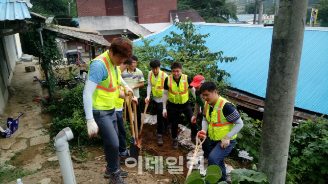 "폭염에도 수해복구 작업은 멈출 수 없다"