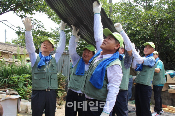 [포토]농협, 농가희망봉사단 봉사활동 실시