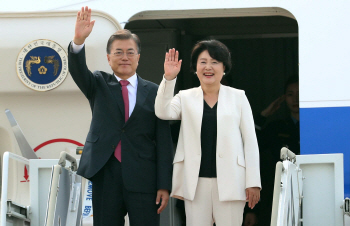 文대통령,'14대+오뚜기'와 간담회..“중소기업, 노동계도 곧 만나”(상보)