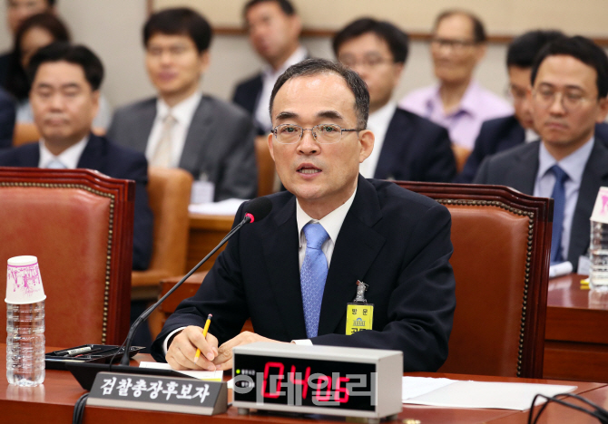 [포토]문무일, '공수처 설치, 찬반 갈려 개인적 의견 말하긴 성급하다'