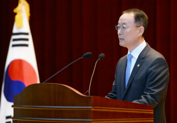 백운규 "고리2호기 수명연장 안해…2079년 원전 제로 완성"(종합)