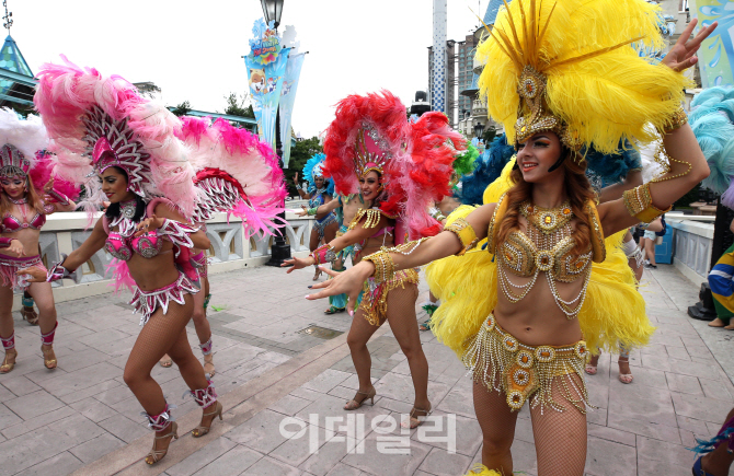 [포토]롯데월드 어드벤처, 쿨워터&핫 삼바 축제