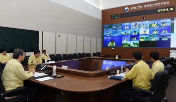 '비상'이 '일상' 재난관리실 24시…13명이 대한민국 재난 모두 관리해