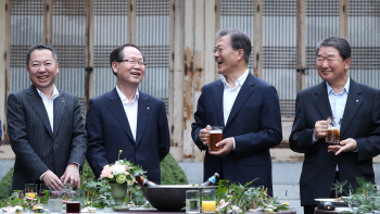 靑, 기업인회동 우천으로 본관서 진행…스탠딩 칵테일타임