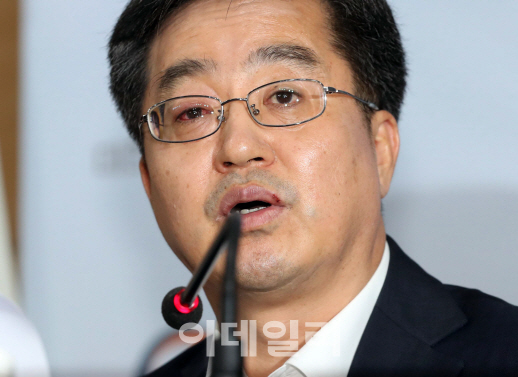 과로에 눈병난 김동연…여름휴가는 내달 7일부터