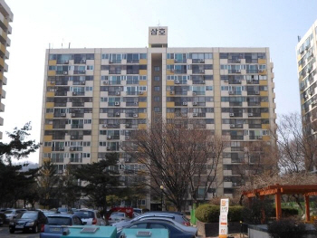 서울 아파트 경매 '후끈'…감정가보다 비싸도 낙찰