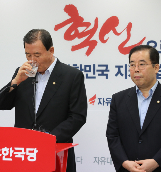 “30%아닌 30명 감축”..한국당, `구조조정 속도조절` 혁신안 공개