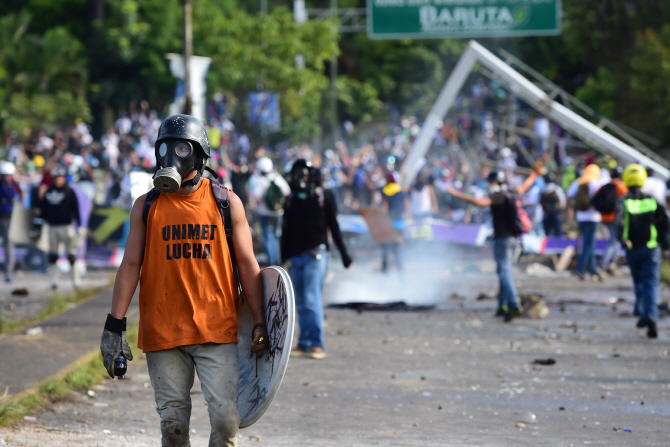베네수엘라, 제헌의원 선거 당일에도 反정부 시위 지속