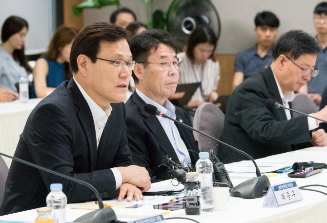 최종구 위원장, "'빚 권하는 사회'에서 빚 굴레 벗어나는 사회로"