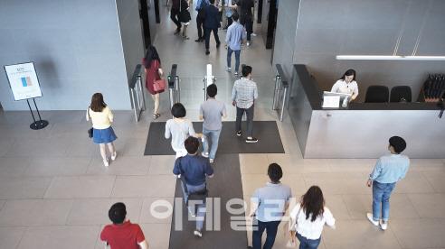 현대카드, 출퇴근 시간 자유롭게..“8시간만 일하면 OK”