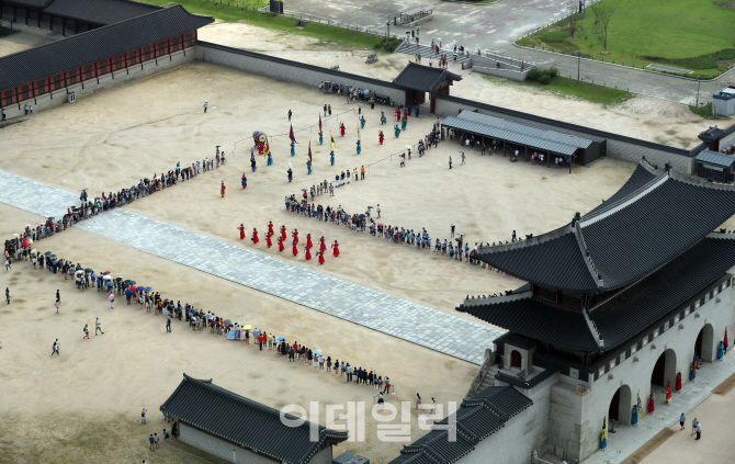 [포토]'여름 휴가를 고궁에서'