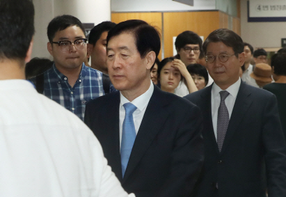 최지성 "이재용 경영권 승계, 대통령과 관련 없다"