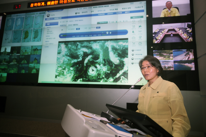 제5호 태풍 노루, 일본 쪽으로 방향 틀 전망…국내 영향은?