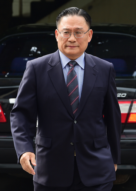 [사설] 군 내부의 신뢰와 기강확립 필요하다
