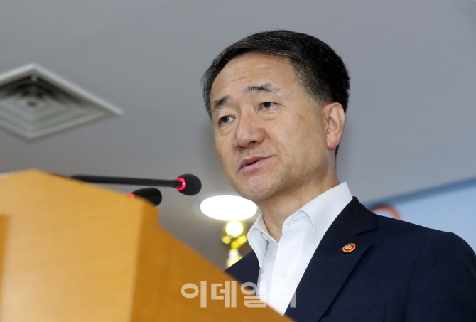 [포토]기초생활보장종합계획 밝히는 박능후 보건복지부 장관