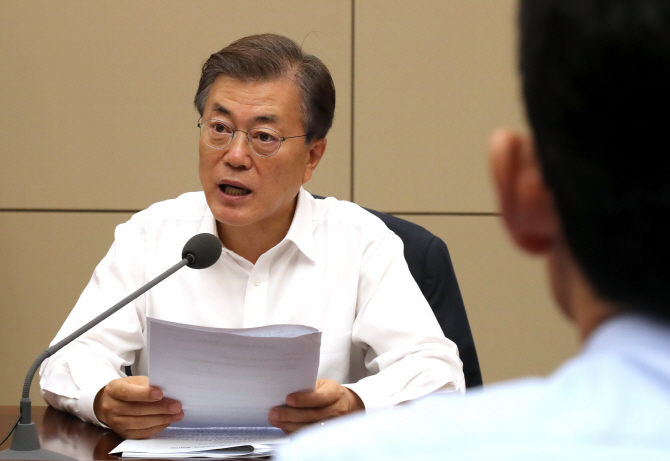 文정부 '공짜' 잔치판..5년 후에 청구되나