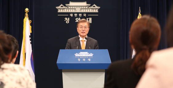 文대통령, 오는 17일 ‘취임 100일 기자회견’ 개최(종합)