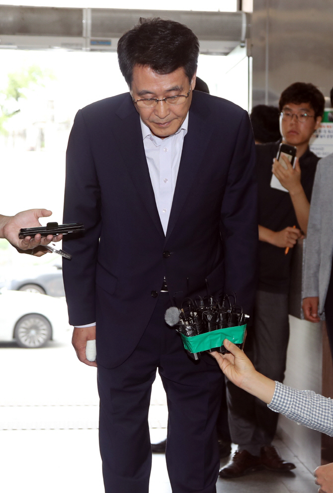 [포토] 고개 숙이는 김광수 의원