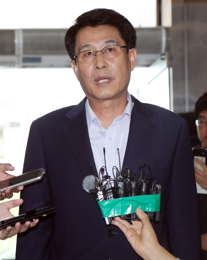 [포토] 취재진 질문받는 김광수 의원