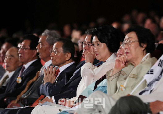 광복절 경축식서 뮤지컬 '그날이 오면' 시연…대통령 내외 눈물