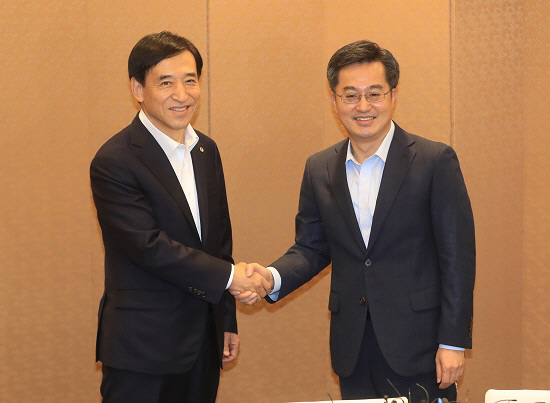 김동연 "세출 구조조정" 이주열 "재정역할 중요"
