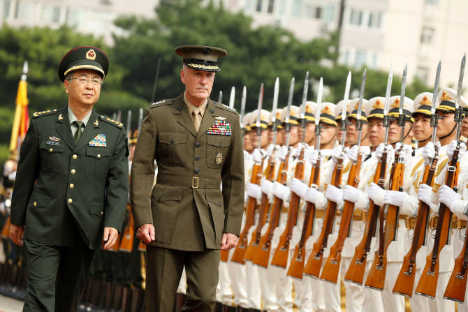 던퍼드 美합참의장, 北 접경지역서 중국군 훈련 참관