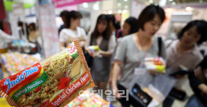 [포토]'관람객들 발길 사로잡은 인도네시아 라면'